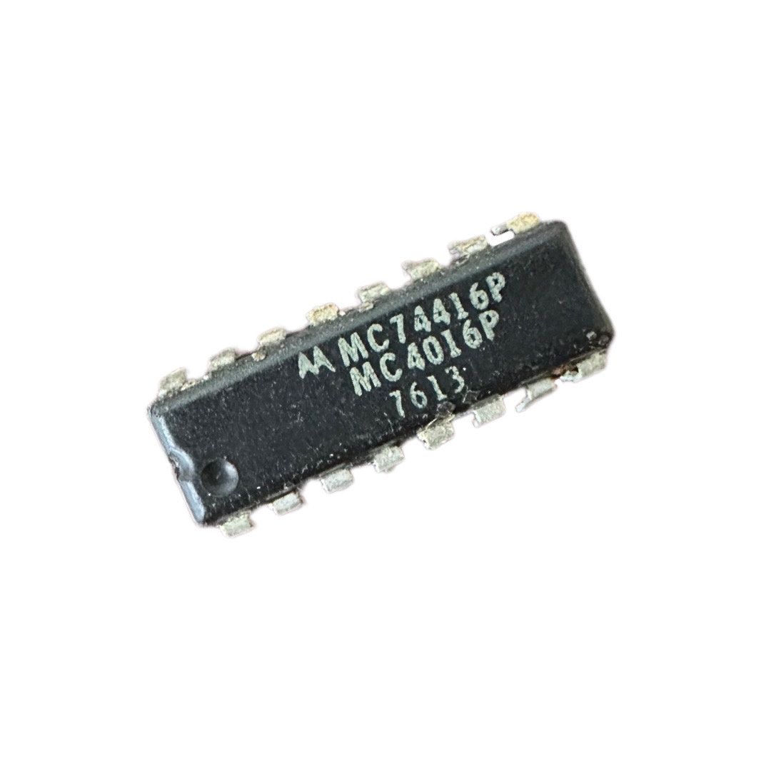  آی سی MC74416P-2
